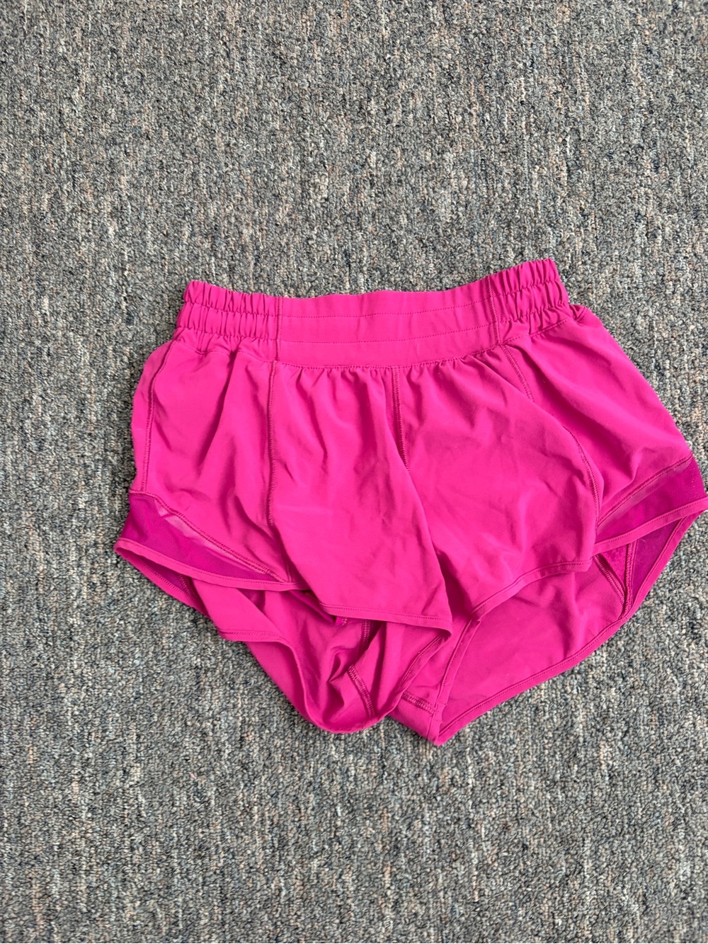 lululemon athletica hotty hot shorts 2.5 ripened raspberry - Picture 2 of 6